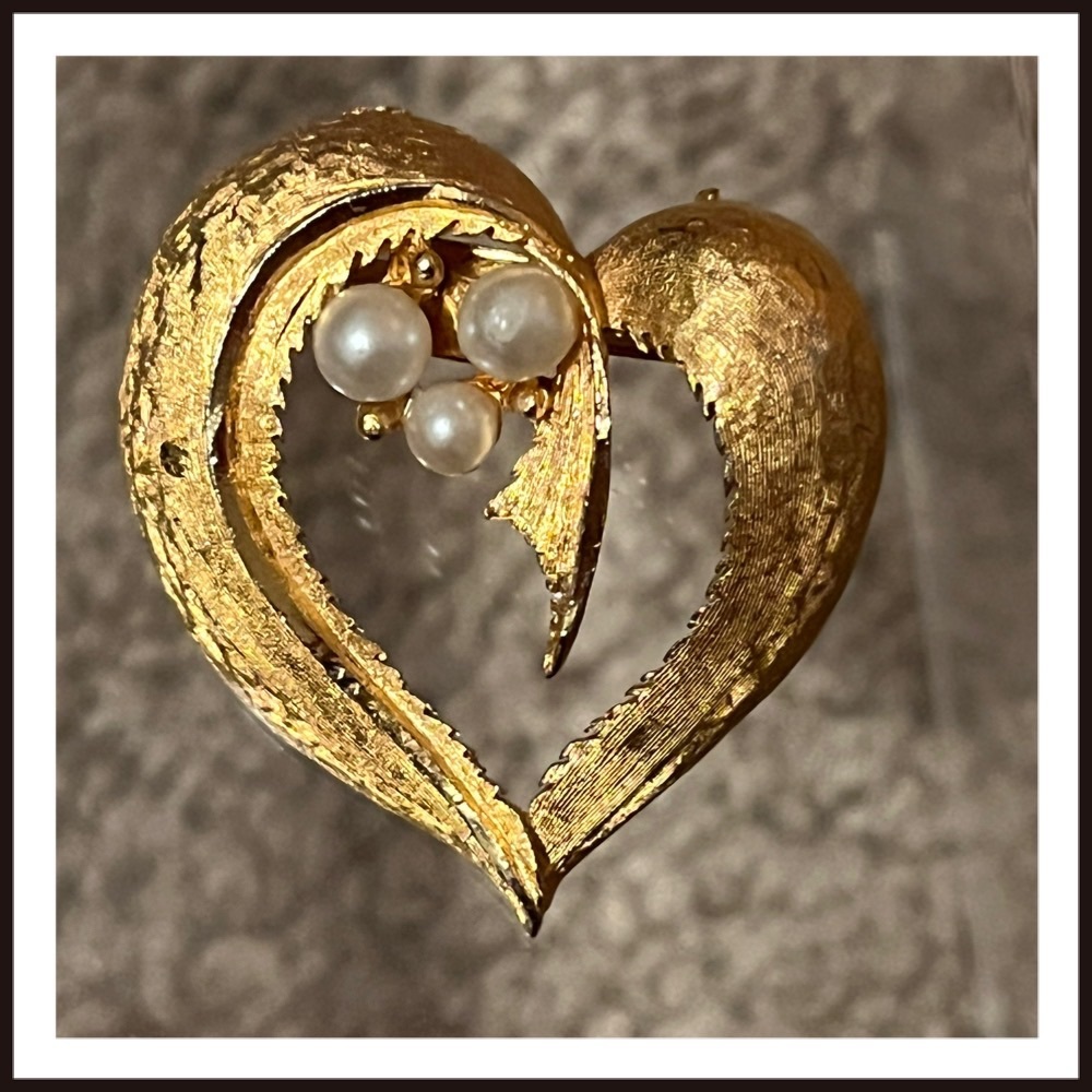 Vintage Roma heart pin!